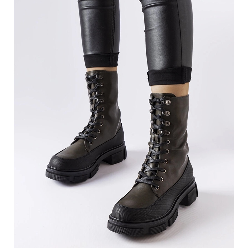 Zöld munkáscsizma vastagabb talppal a Loritól 1