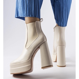 Copertino bézs színű magas sarkú csizma 1