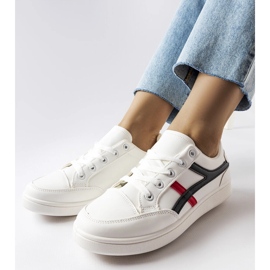 Fehér lapos tornacipő a Bonafous-tól 1 Fehér lapos tornacipő a Bonafous-tól 1