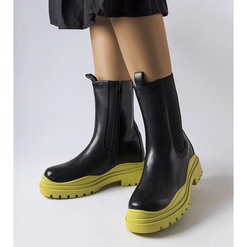 Fekete csizma színes talppal a Delebio-tól 1