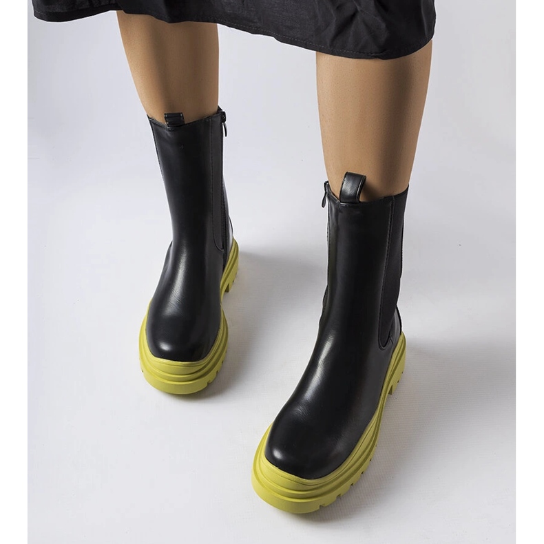 Fekete csizma színes talppal a Delebio-tól 2