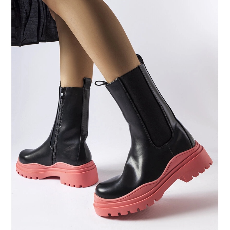 Fekete csizma színes talppal a Delebio-tól 1