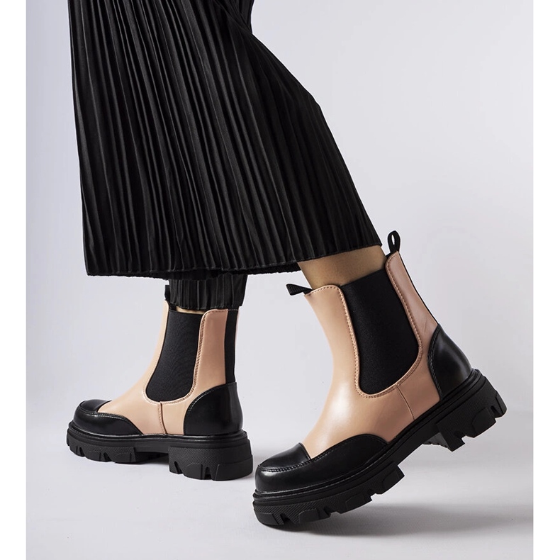 Fekete és rózsaszín bebújós csizma Albanytól 1 Fekete és rózsaszín bebújós csizma Albanytól 1