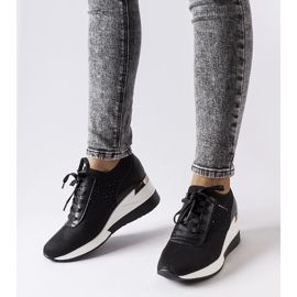 Inna Fekete strasszos cipők a Vala-tól 1 Inna Fekete strasszos cipők a Vala-tól 1