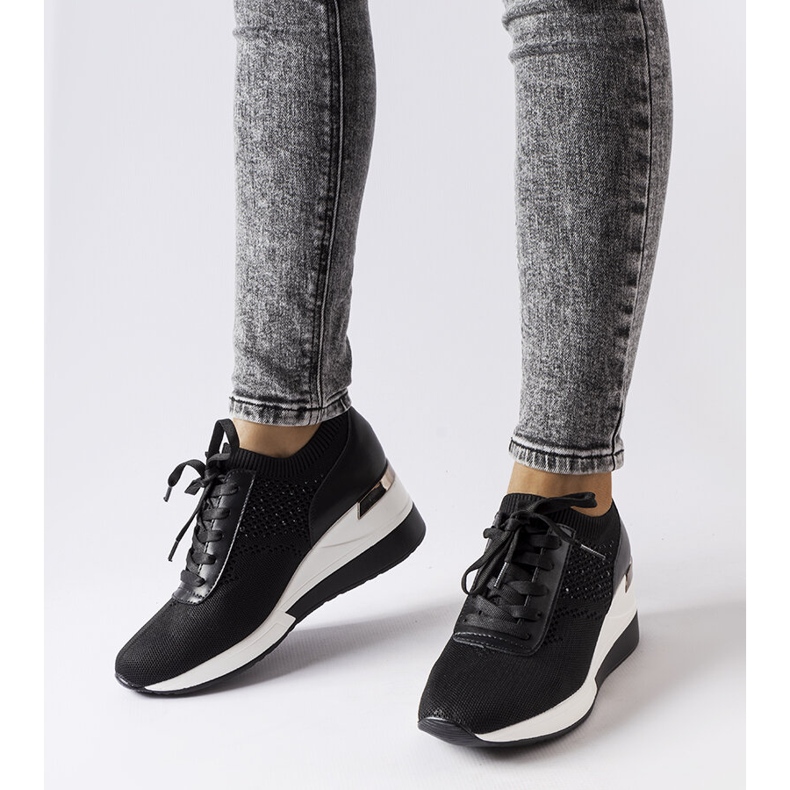 Inna Fekete strasszos cipők a Vala-tól 1