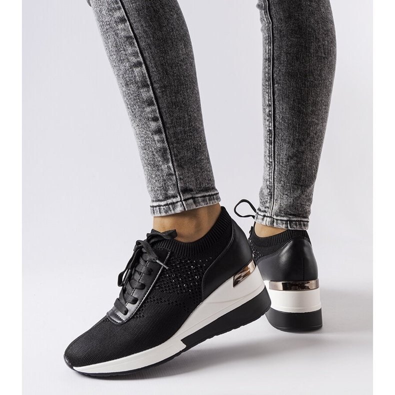 Inna Fekete strasszos cipők a Vala-tól 2