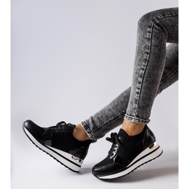 Inna Fekete ékszeres tornacipő a Bellante márkától 1