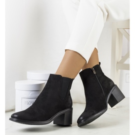 PA1 Fekete Luiza magas sarkú csizma 1