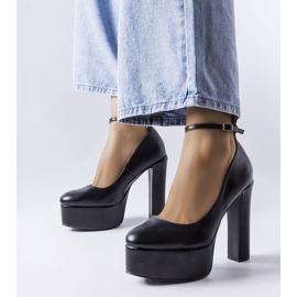 Fekete magassarkú pumpák a Hervé-től 1