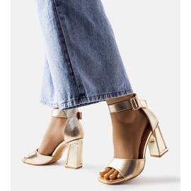 Marlens arany blokk szandál aranysárga 1