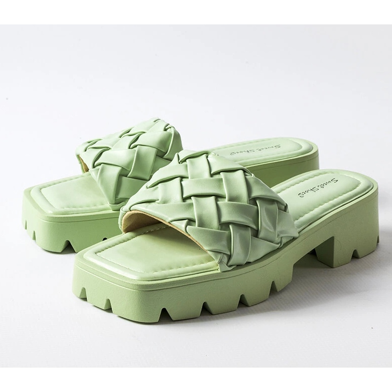 Zöld csúszdák a traktor talpán a Lora-tól 1