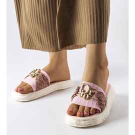 Rózsaszín gumis díszcsúszdák a Bérard cégtől 1