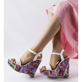 Fehér fairmont díszítésű ékszandál 2