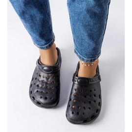 Fekete habszivacs felbújós szandál a Hayes márkától 1