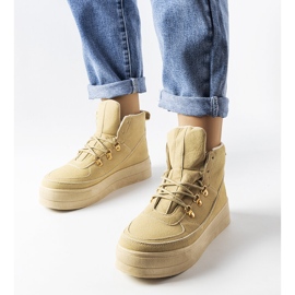 Bézs színű fűzős platformcsizma a Jolin márkától 1