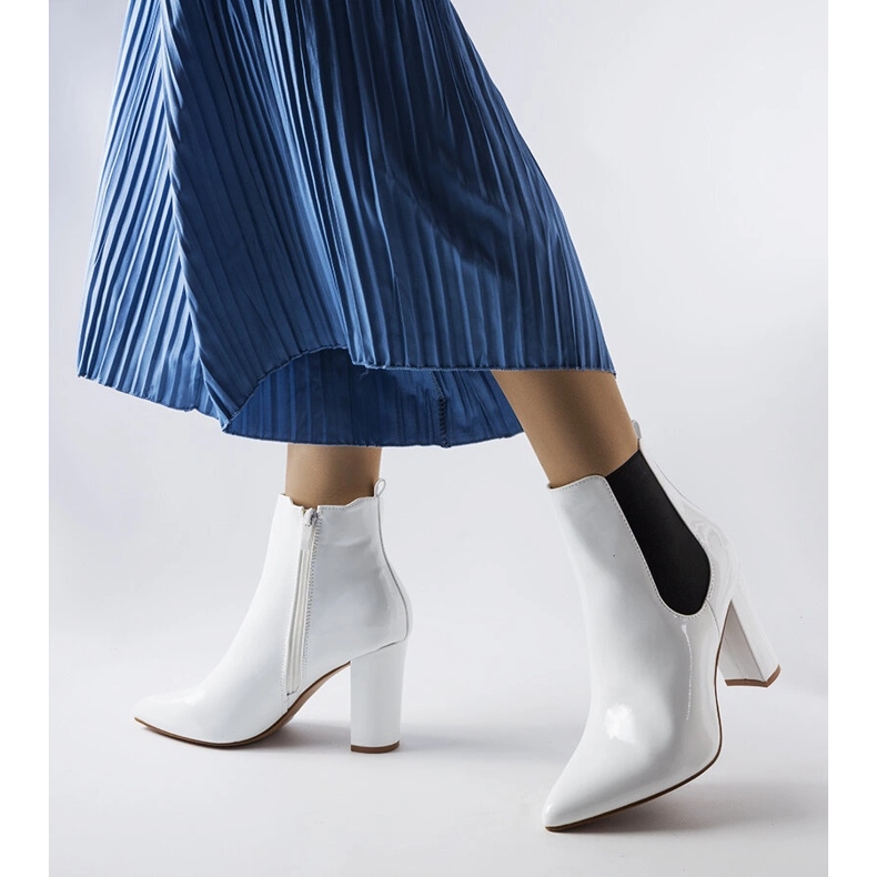 Dolla fehérre lakkozott csizma a poszton 1 Dolla fehérre lakkozott csizma a poszton 1