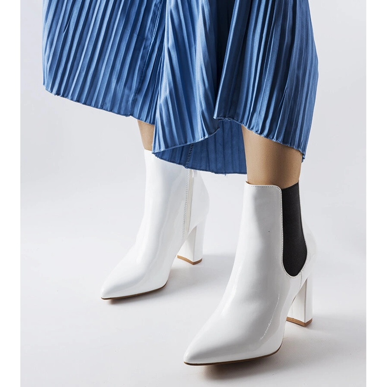 Dolla fehérre lakkozott csizma a poszton 2 Dolla fehérre lakkozott csizma a poszton 2