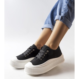 Inna Fekete tornacipő és vaskos talp a Wallace-től 1 Inna Fekete tornacipő és vaskos talp a Wallace-től 1