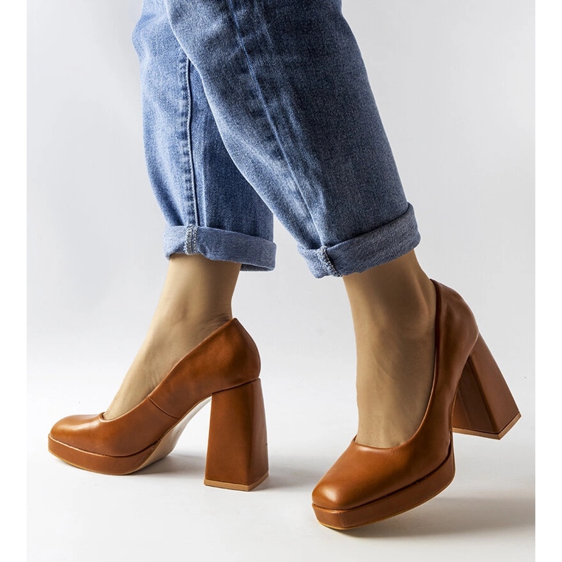 Barna magas sarkú pumpák a Mailly márkától 1