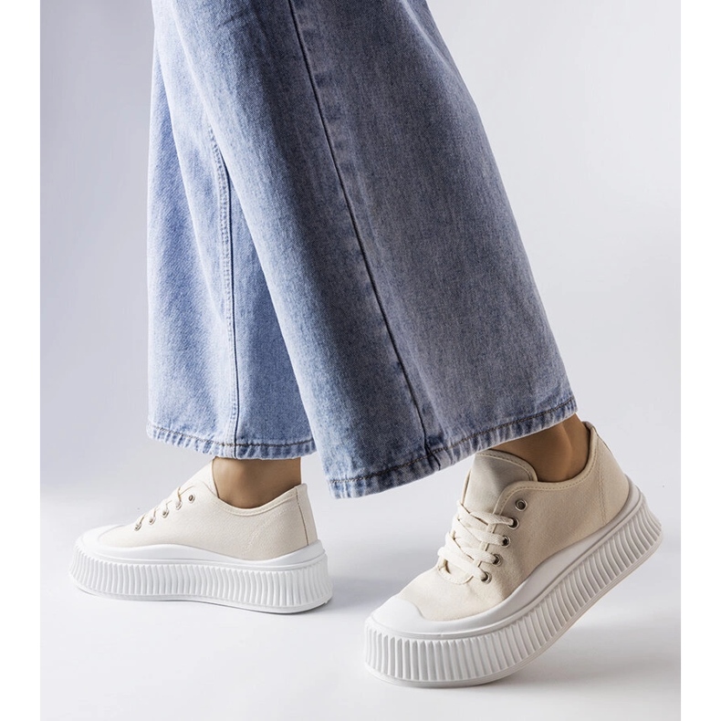 Bézs színű, vastag talpú tornacipő a Wallace-től 1