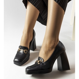 Fekete szivattyúk egy geometriai blokkon a Blaiss-től 2