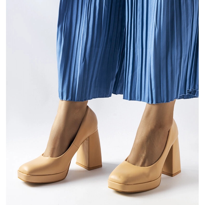 Bézs magas sarkú pumpák a Mailly-től 1