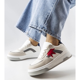 Fehér tornacipő eco velúr betéttel a Kollins-tól 1