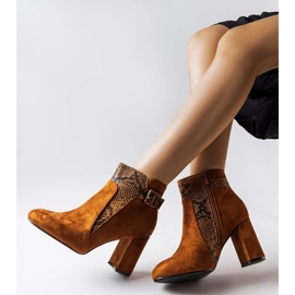 Barna csizma kígyóbetéttel, öko Daamen velúrból 1