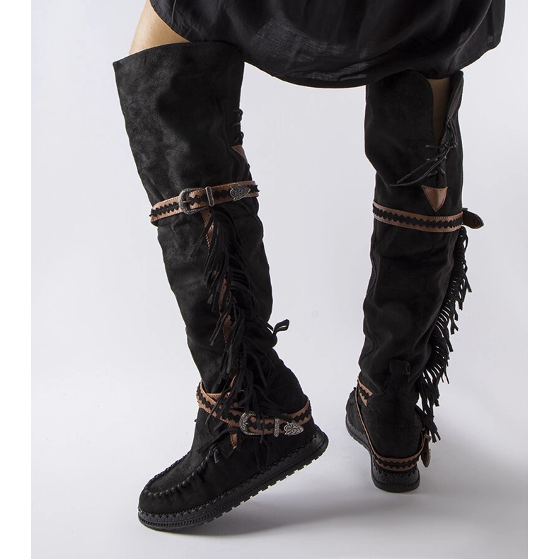 Inna Fekete csizma a Novella márkától 1