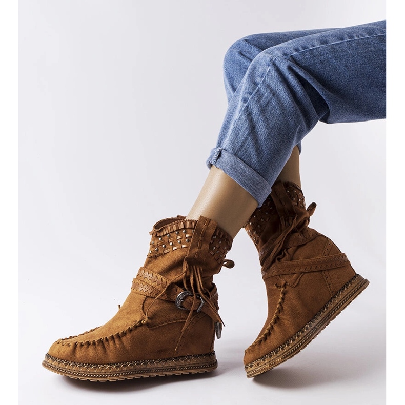 Inna A márka barna csizmája Beausoleil 1