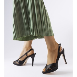 Alpaka fekete sarkú szandál 1