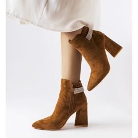 Barna bokacsizma cirkóniával a Liviana-tól 1