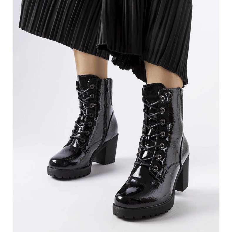 Fekete szigetelt bokacsizma Lanza márkától 1