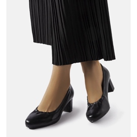 Inna Ploufe fekete szivattyúk a blokkon 1