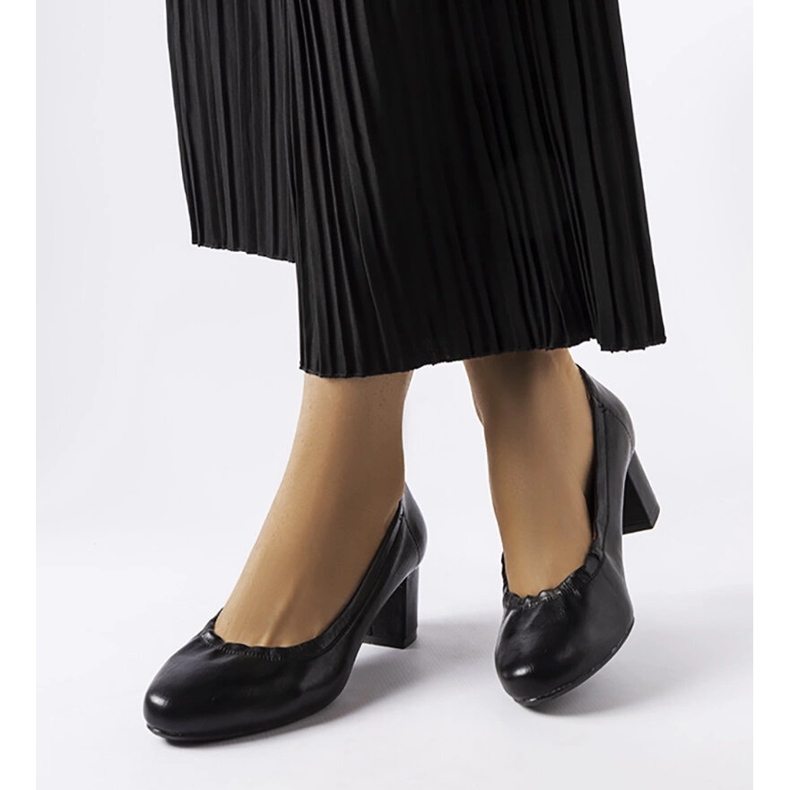 Inna Ploufe fekete szivattyúk a blokkon 2