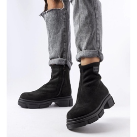 A márka fekete velúr csizmája Inge 1