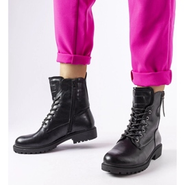 Fekete szigetelt csizma az Ailen márkától 1