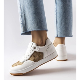 Inna Isidor monogrammal díszített fehér tornacipő 1