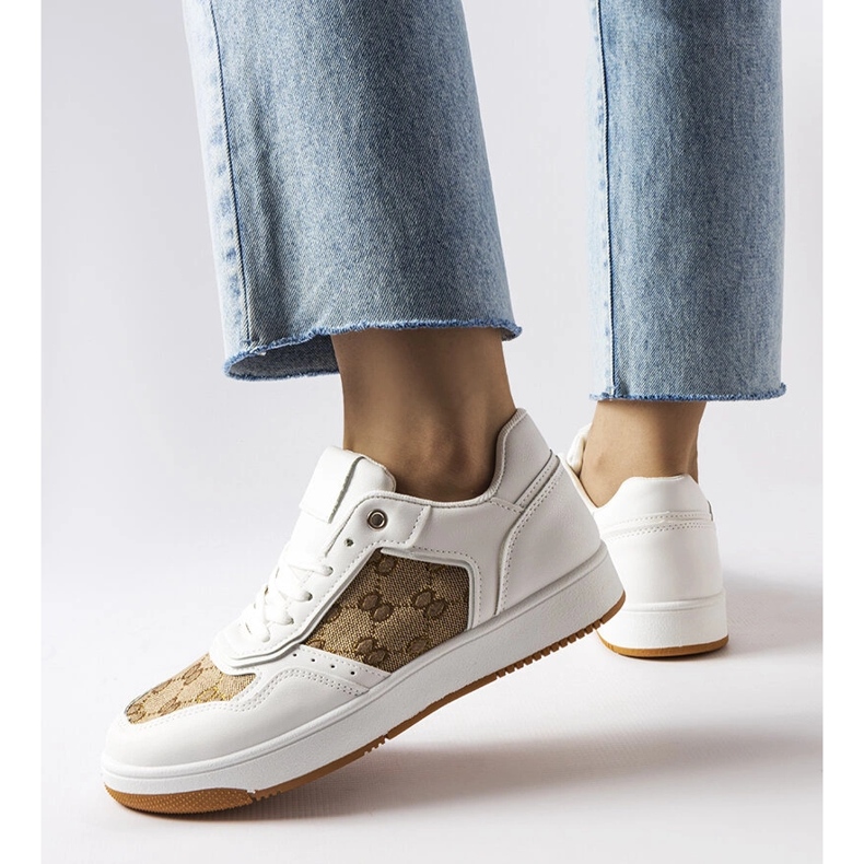 Inna Isidor monogrammal díszített fehér tornacipő 1