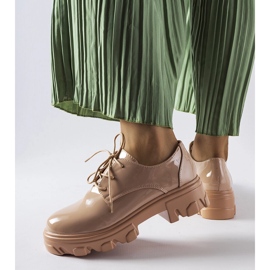 Kelly bézs lakkcipő 1