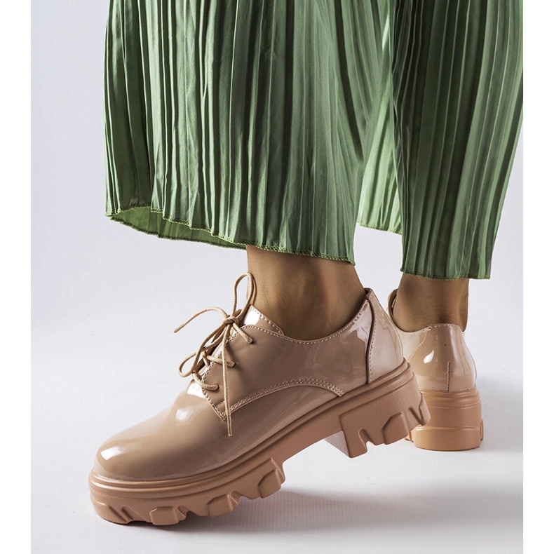 Kelly bézs lakkcipő 1