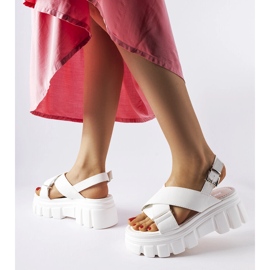 Fehér elegáns Torriana platformszandál 1