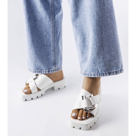 Carceri fehér papucsok traktortalppal 1