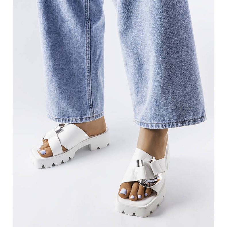 Carceri fehér papucsok traktortalppal 1