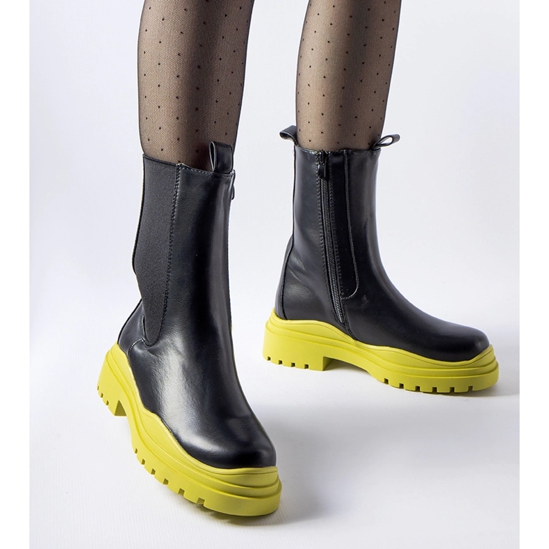 Fekete csizma színes talppal a Delebio-tól 1