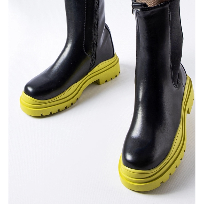 Fekete csizma színes talppal a Delebio-tól 2