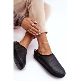 Női szigetelt papucs Black Big Star KK274604 fekete 1