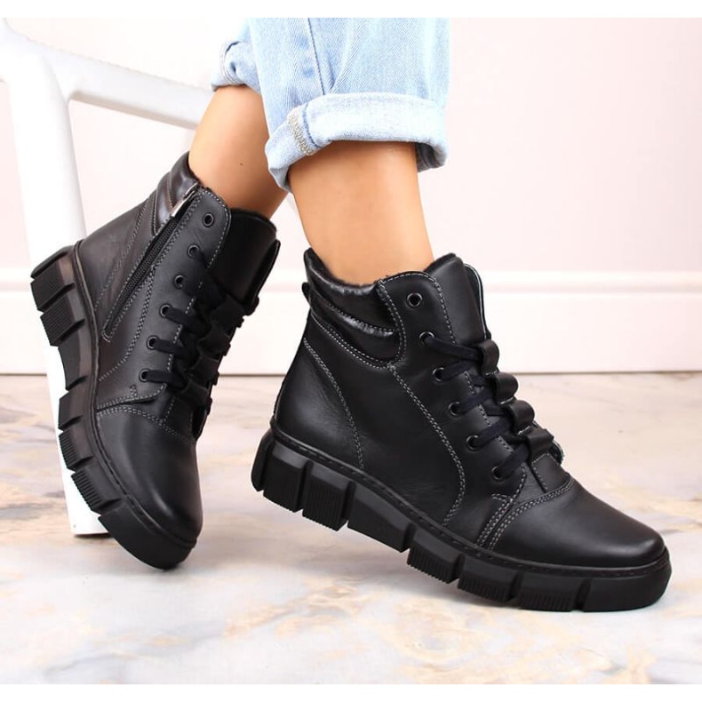 Kényelmes, hőszigetelt bőrcsizma Helios W H562A, fekete 1