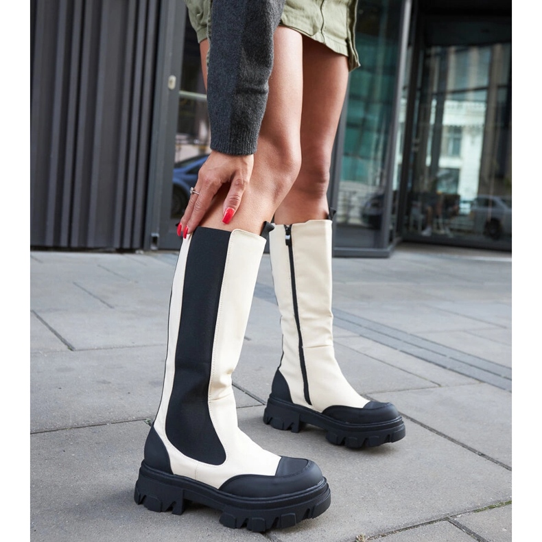 Barrios masszív bézs csizma futófelülettel 2 Barrios masszív bézs csizma futófelülettel 2