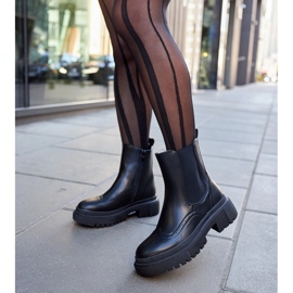 Fekete, Castella varrással díszített bokacsizma 2